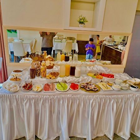 Hotel Argo Batumi Esterno foto